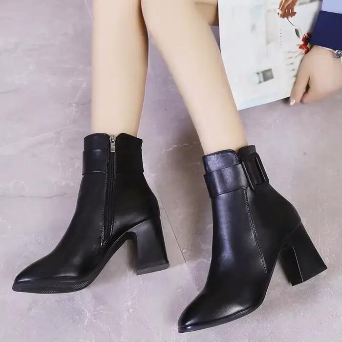 Bottines blanches à talon épais pour femme bout pointu chaudes et élégantes bottines courtes à boucle pour femmes occasions spéciales hiver printemps automne