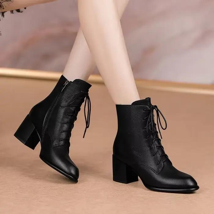 Bottines en cuir marron élégantes à talons moyens pour femmes