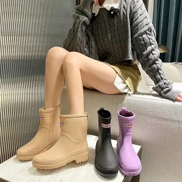 Bottes de pluie doublées de polaire pour femmes, nouveau Style Preppy, chaussures en caoutchouc antidérapantes, vêtements d'extérieur à la mode, belles imperméables pour adultes, hiver