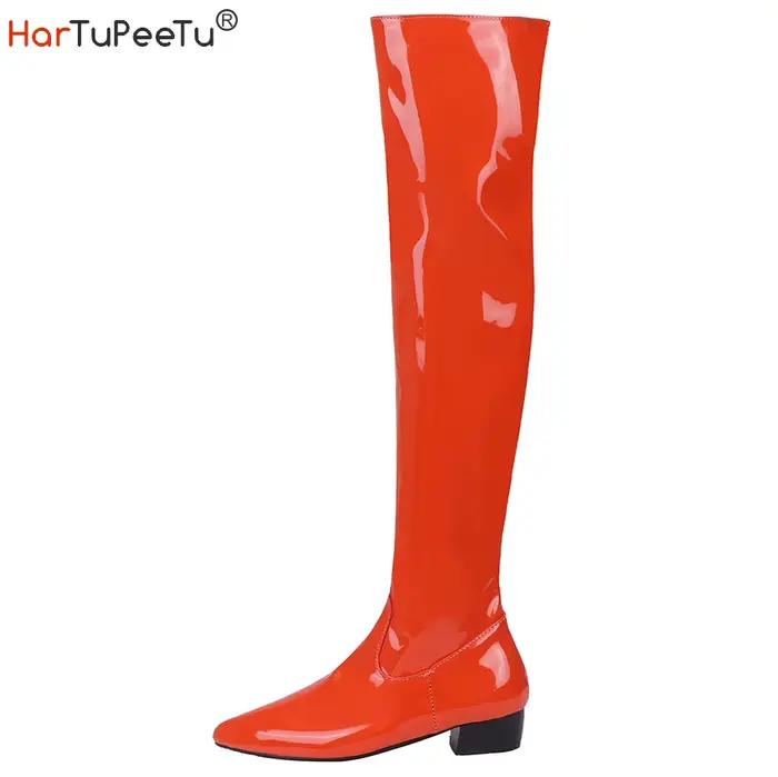 Bottes en cuir verni pour femmes