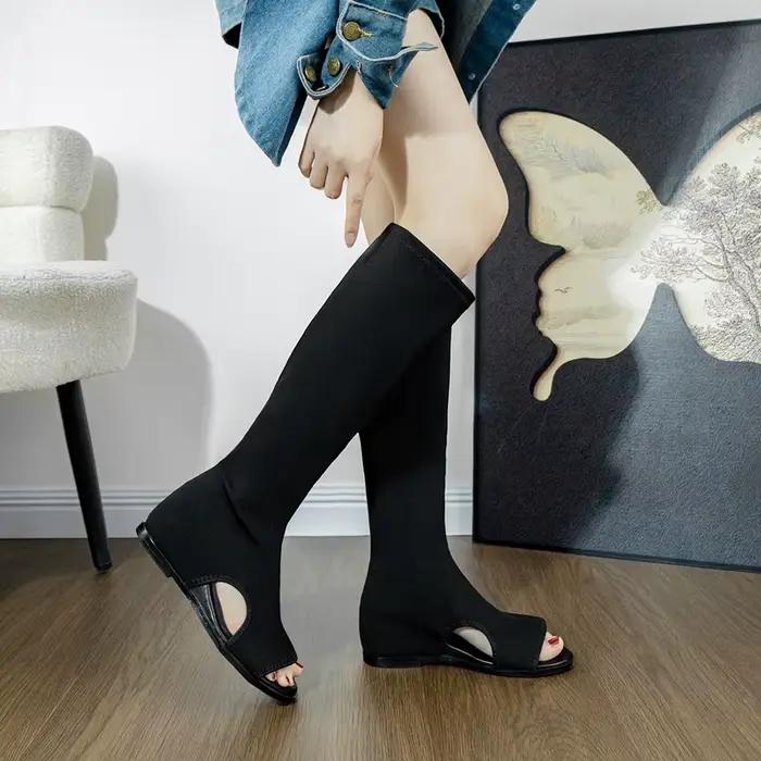 Bottes montantes pour femme en tissu élastique, rehaussées de 5 cm à l'intérieur, tendance, style sandales à tube long, version aérée latérale pour l'été