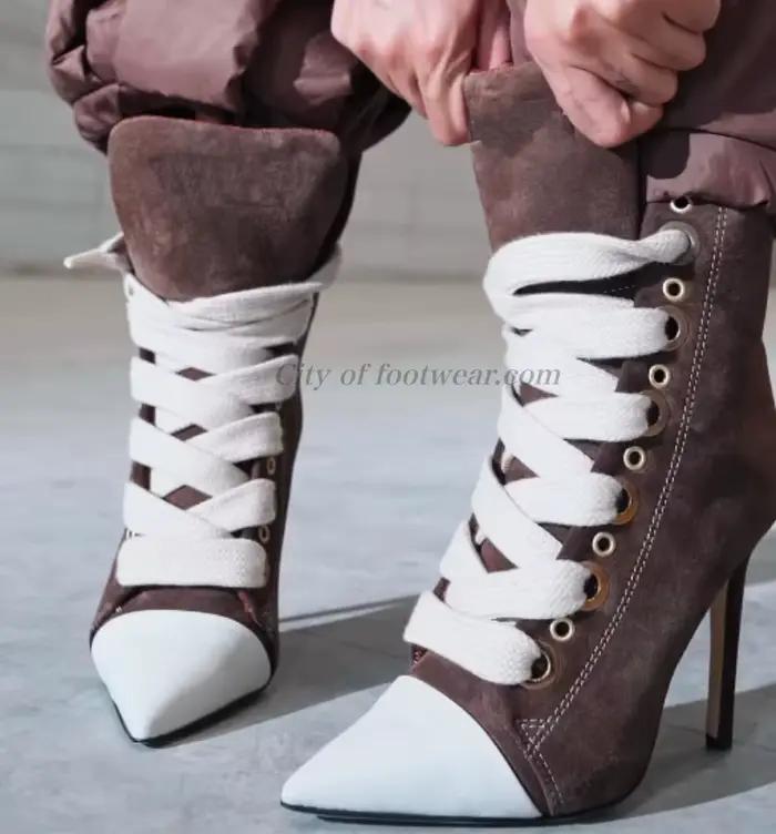 Bottines à bout pointu en daim chic