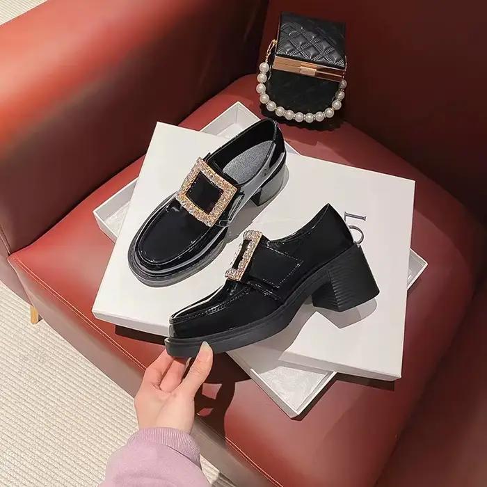 Mocassins à talon épais pour femmes, style britannique, ornés de diamants, avec boucle carrée, chaussures hautes JK, collection printemps, promotion de la saison