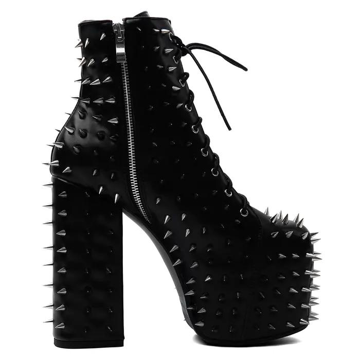 Bottines noires en cuir à rivets