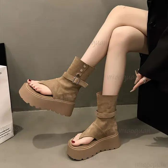 Bottes romaines à plateforme élégantes pour femmes, bottes tendance pour printemps et automne, talons hauts et confortables, ajustement précis, style chic et moderne, bottes pour sorties nocturnes et cérémonies