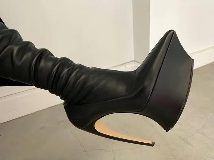 Bottes mi-mollet noires personnalisées à plateforme et talons courbes