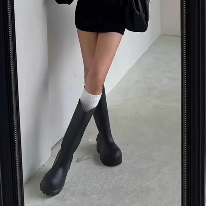 Bottes de pluie noires à semelle épaisse et à gros bout rond pour femmes