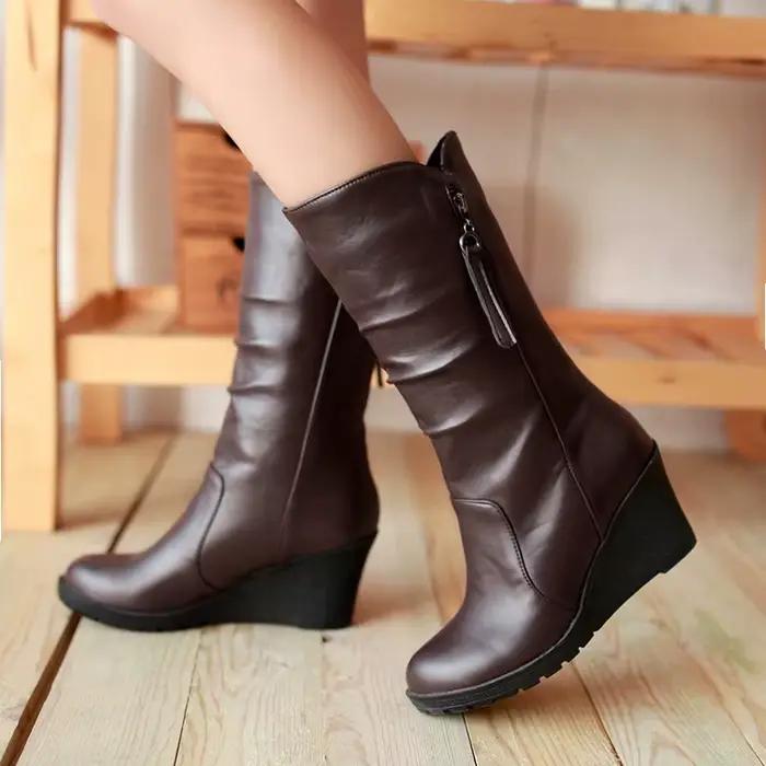 Bottes de neige à talons compensés décontractées pour femmes, chaussures confortables en fourrure et peluche, mi-mollet, mode, noir, marron, blanc, hiver, grande taille 34, 48