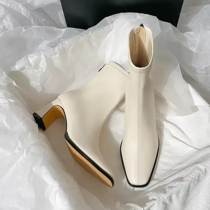 Bottines courtes marron en velours à talons grossiers