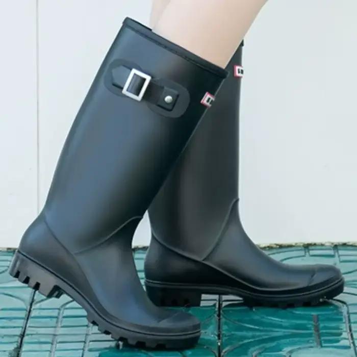 Bottes de pluie pour femmes, bottes hautes imperméables, bottes longues antidérapantes à enfiler, chaussures de cuisine en caoutchouc avec boucle, chaussures de pluie imperméables en PVC
