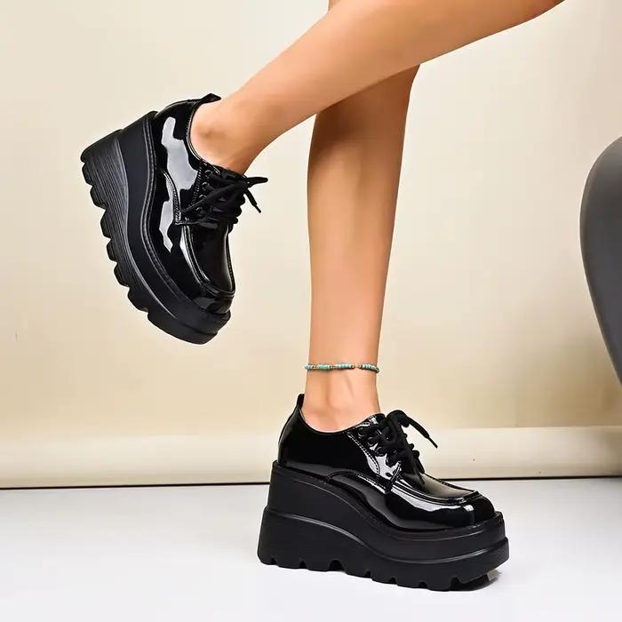 Nouvelles Bottines Compensées Noires à Plateforme pour Femme 2026 – Chaussures Oxford Gothiques à Lacets et Bout Rond
