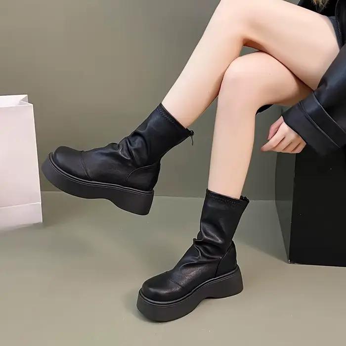 Bottes skinny compensées à la mode