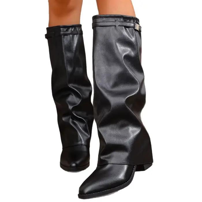 Bottines à talons hauts à la mode avec détails métalliques