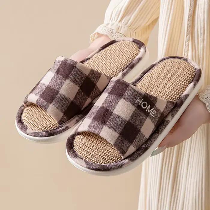 Nouvelles pantoufles d'intérieur décontractées en lin pour femme, style écossais, à bout ouvert, semelle souple antidérapante, unisexe, pour la maison, printemps-été