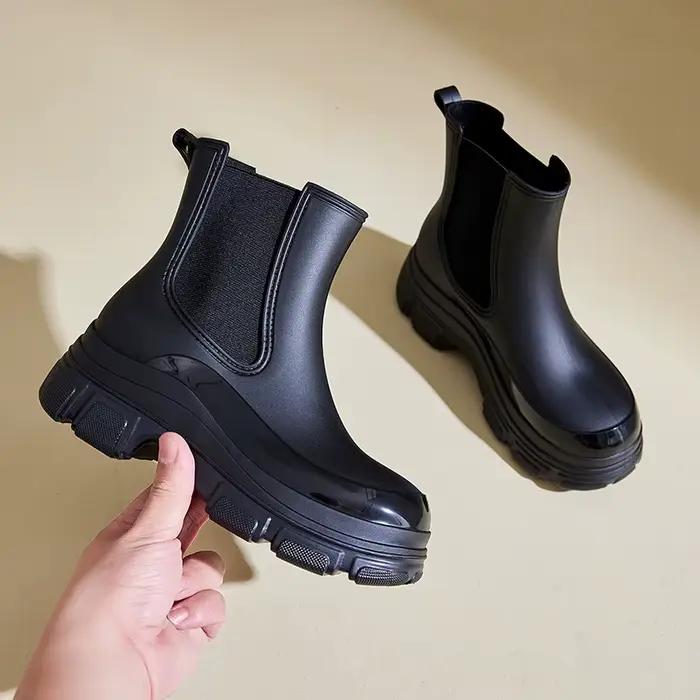 Femmes nouvelle chaussure de pluie à semelles épaisses bottes imperméables en plein air