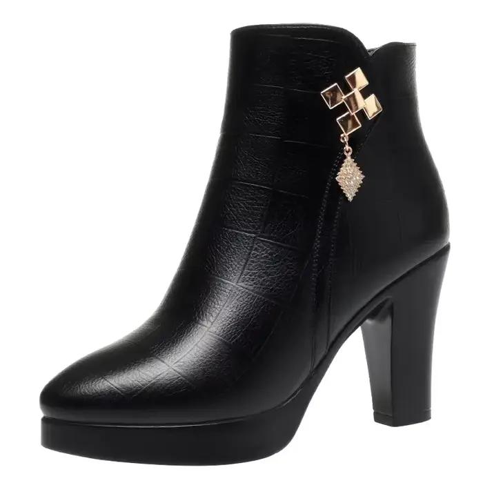 Bottines en cuir souple pour femme