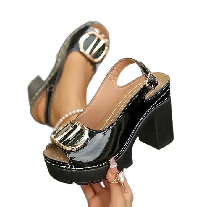 Sandales à talon carré et bout ouvert pour femmes, chaussures d'été à plateforme 2026, à semelle épaisse avec boucle métallique, à enfiler