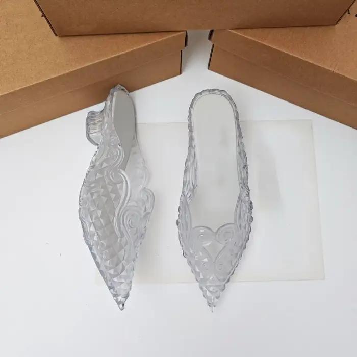 Chaussures Femme Tendance Été 2026 – Sandales Rétro à Talon Bas, Modèle Sorcière, Embossées 3D, Bout Pointu, pour Soirées