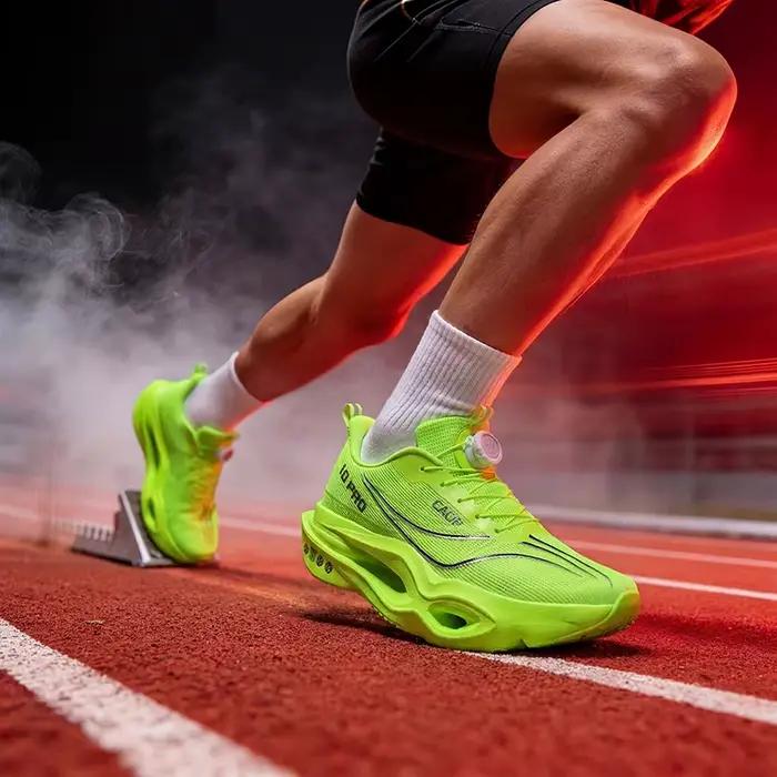 Chaussures de course avec plaque en carbone
