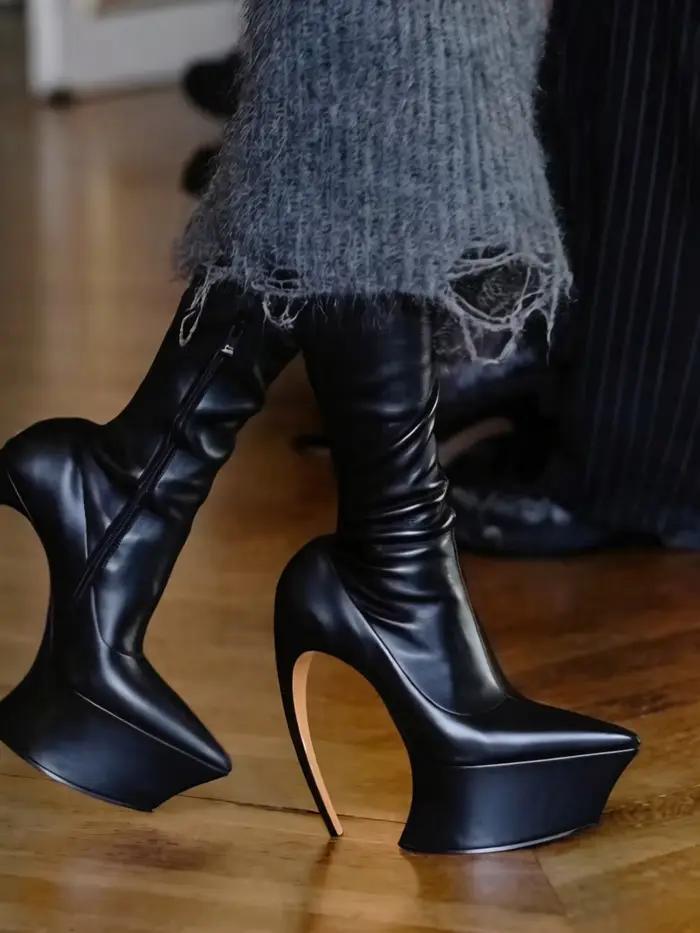 Bottes mi-mollet noires personnalisées à plateforme et talons courbes