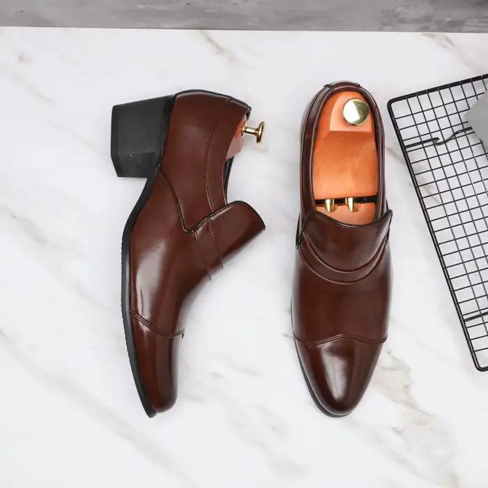 Rétro marron hommes chaussures à talons hauts chaussure sociale de haute qualité mâle bout pointu en cuir talons chaussures habillées homme chaussure hommes