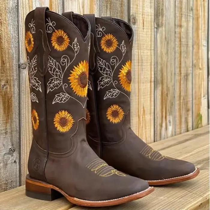 Bottes en cuir marron brodées pour femmes