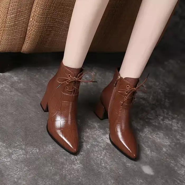 Bottines élégantes à talons hauts pour femme