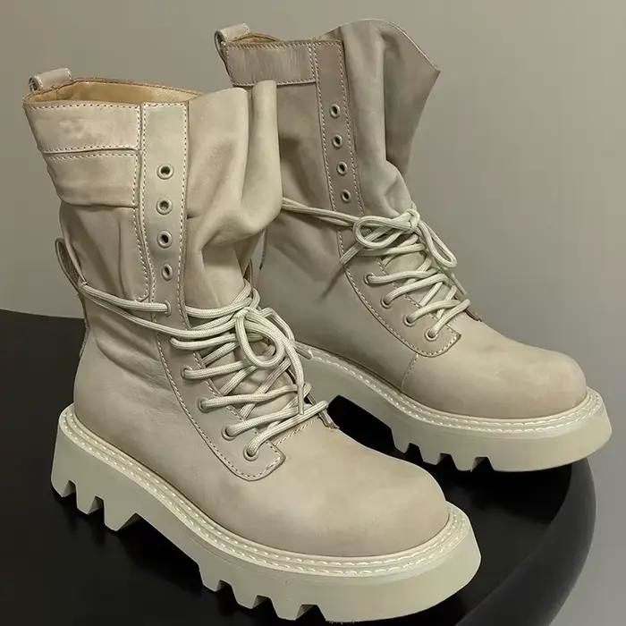 Bottes en étain avec lacets