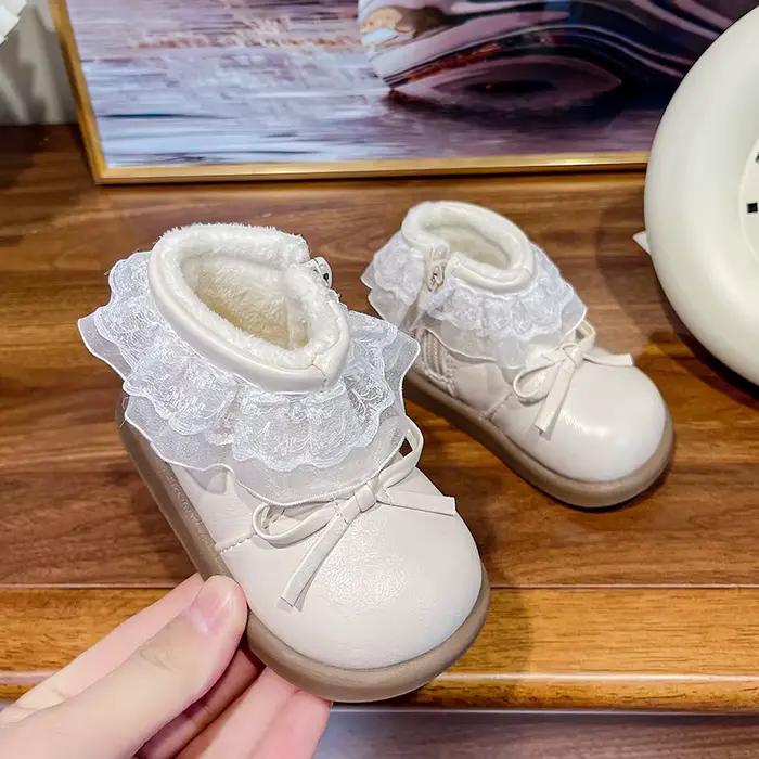 Bottes en cuir souple pour filles, avec nœud en dentelle, doublées chaudes, antidérapantes, confortables, pour jouer en plein air, nouvelle collection hiver 2025