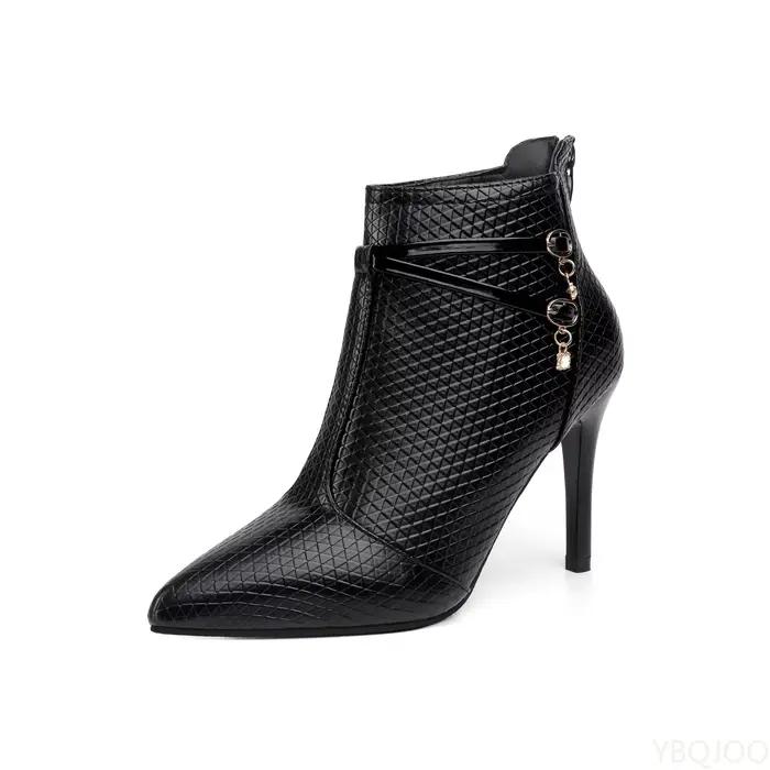 Bottes courtes à talons hauts pour femmes