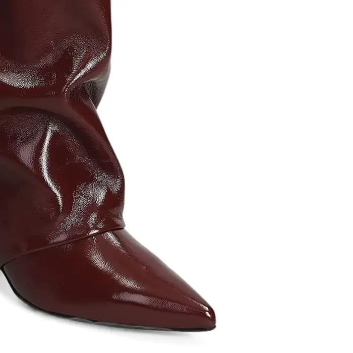 Bottes hautes d'hiver pour femmes, bout pointu, talon kitten, finition brillante, chaussures modernes et chics jusqu'aux genoux pour la saison froide.