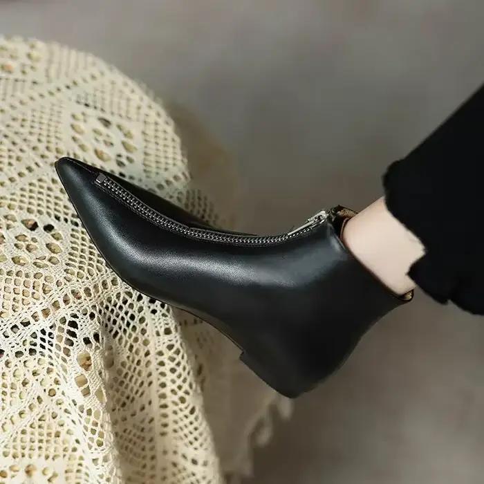Bottines en cuir à bout pointu pour femmes
