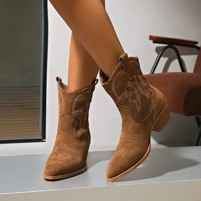 Nouvelles bottes courtes de cow-boy rétro à talon épais et bout pointu brodé