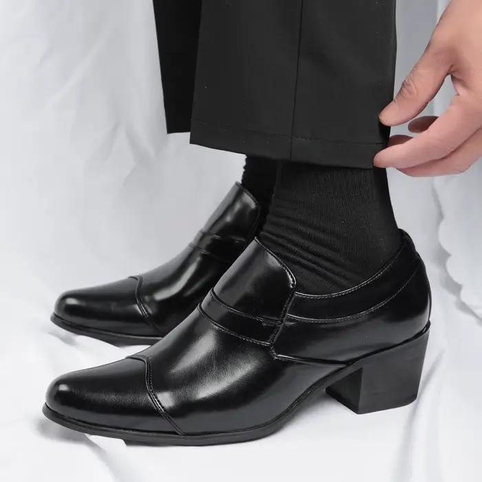 Rétro marron hommes chaussures à talons hauts chaussure sociale de haute qualité mâle bout pointu en cuir talons chaussures habillées homme chaussure hommes