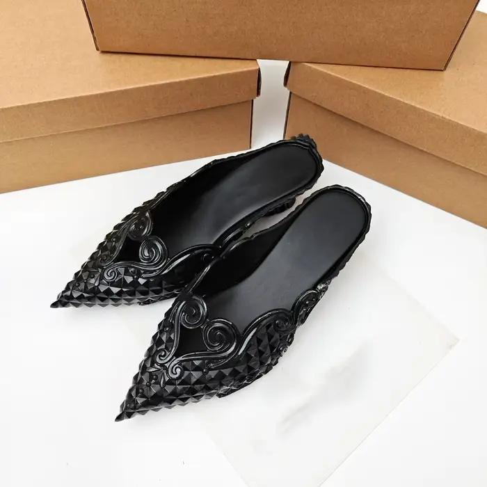 Chaussures Femme Tendance Été 2026 – Sandales Rétro à Talon Bas, Modèle Sorcière, Embossées 3D, Bout Pointu, pour Soirées
