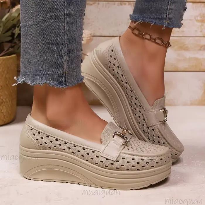 Mocassins compensés évidés pour femmes, à enfiler, avec boucle métallique, plateforme épaisse, confortables pour la marche quotidienne et les activités de plein air