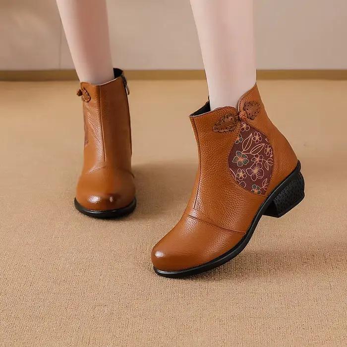 2025 automne hiver nouvelle couche supérieure en peau de vache femmes couleur blocage semelle antidérapante unique mère d'âge moyen bottes simples et en velours