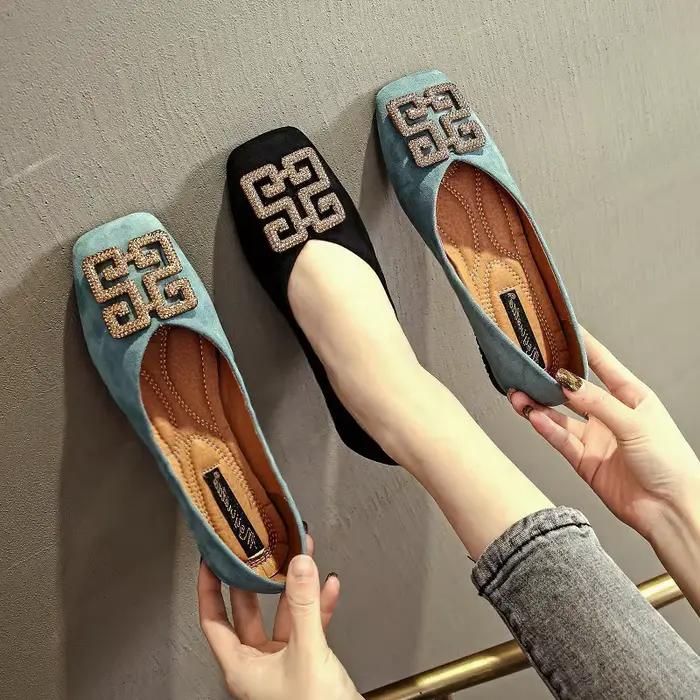 Chaussures plates pour femmes exquises nouvelle mode décoration en métal chaussures décontractées pour femme chaussures de travail élégantes chaussures de créateur Zapatos Mujer