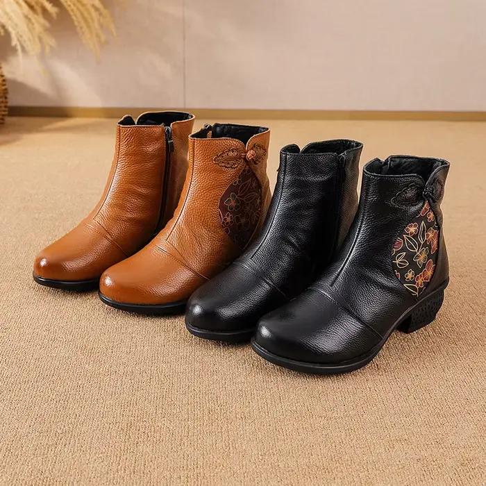 2025 automne hiver nouvelle couche supérieure en peau de vache femmes couleur blocage semelle antidérapante unique mère d'âge moyen bottes simples et en velours