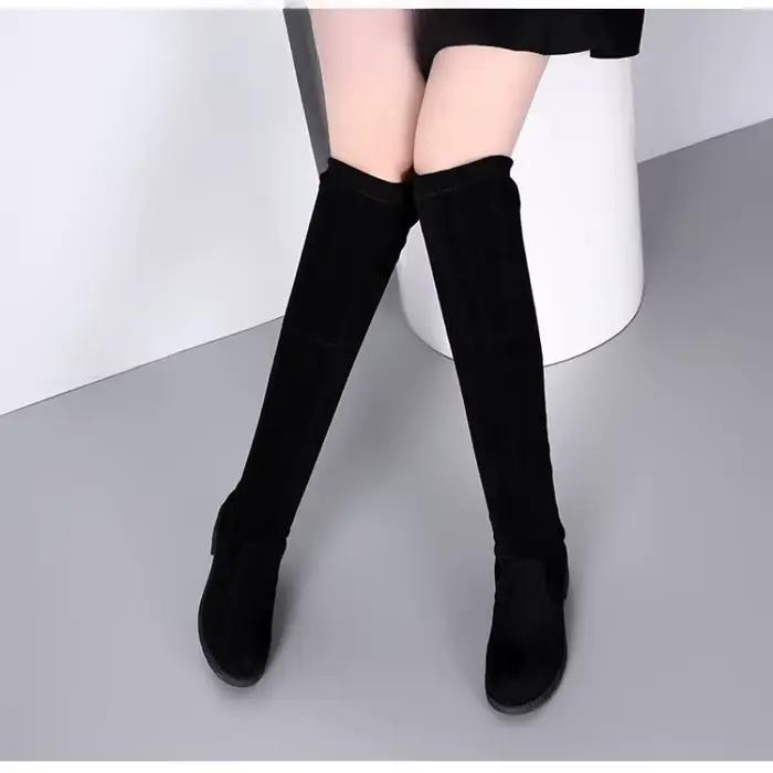Bottes noires au-dessus du genou pour femmes