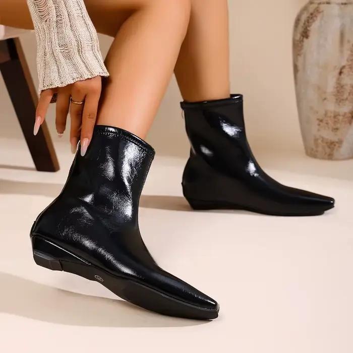 Bottines à talons bas, bout pointu