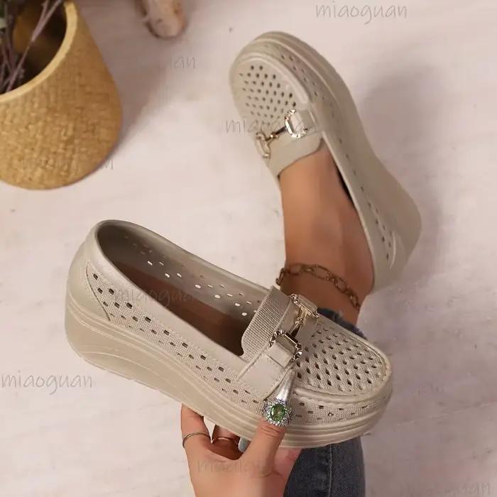 Mocassins compensés évidés pour femmes, à enfiler, avec boucle métallique, plateforme épaisse, confortables pour la marche quotidienne et les activités de plein air