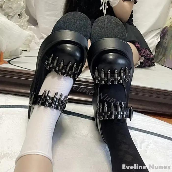 Mocassins Punk cloutés à balles pour femmes, chaussures Lolita en cuir noir, grande plate-forme Parker, ceinture creuse peu profonde, nouvelle chaussure Cool Girl, 2025