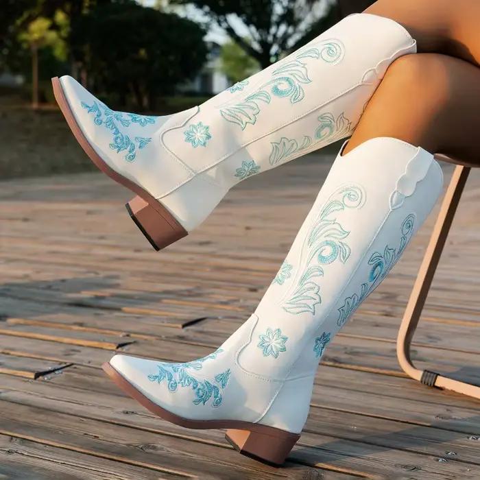 Bottes de cowboy brodées blanches pour femmes, bottes de chevalier à baril haut, talon optique, longueur au genou, mince, pointu, rétro
