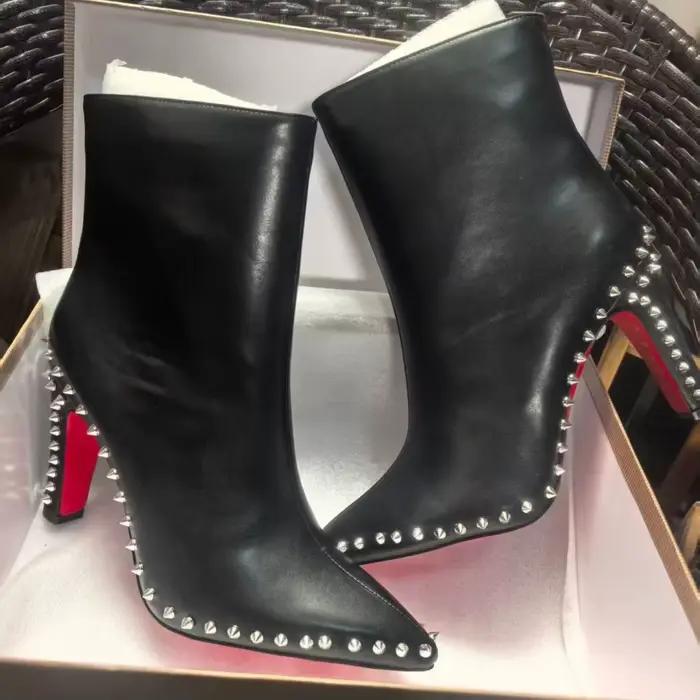 Bottines Chelsea courtes pour femmes en cuir noir à bout pointu