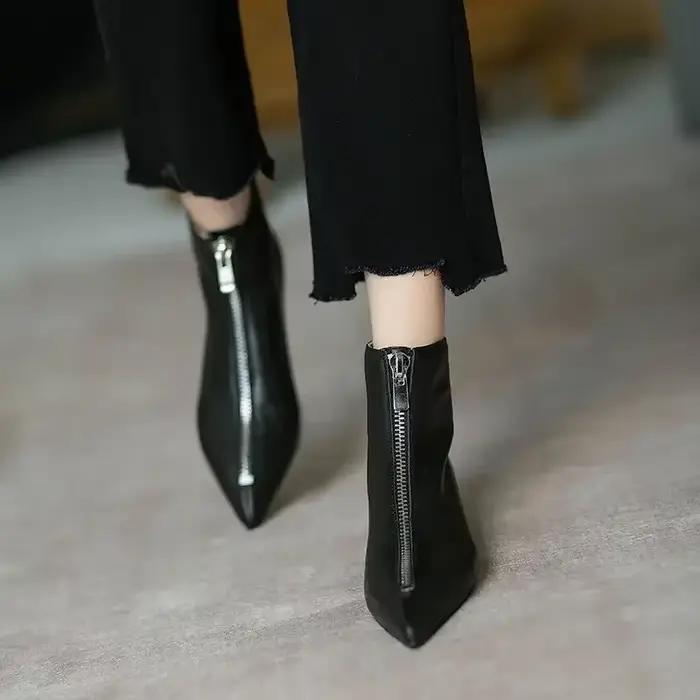 Bottines en cuir à bout pointu pour femmes