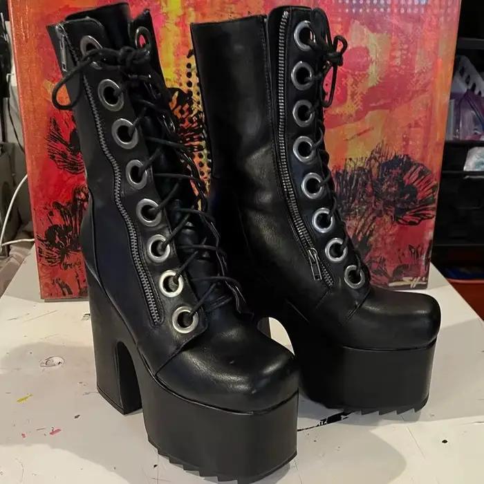 Bottes en cuir rose style punk à bout rond et talon compensé