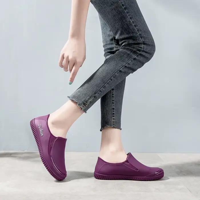 Chaussures de pluie imperméables tendance pour femmes, bottes de pluie basses à semelle plate antidérapantes pour femmes, idéales pour la cuisine, le lavage de voiture et le travail