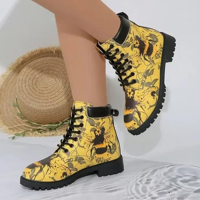 Bottes à lacets pour femmes avec talons carrés bas, bout rond rétro, motif floral, chaussures de neige pour l'hiver, bottes faites à la main pour les occasions spéciales