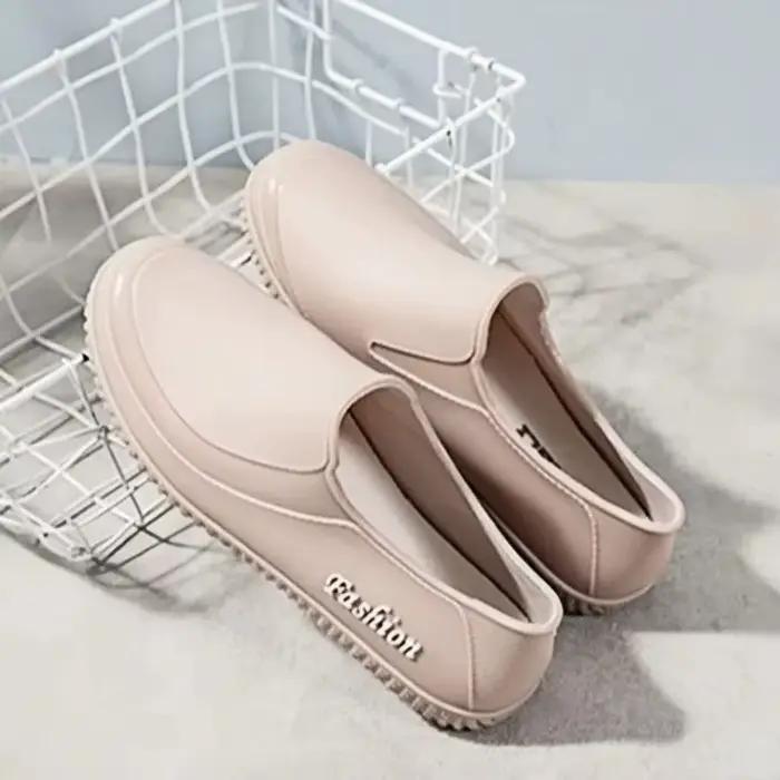Chaussures de pluie imperméables tendance pour femmes, bottes de pluie basses à semelle plate antidérapantes pour femmes, idéales pour la cuisine, le lavage de voiture et le travail